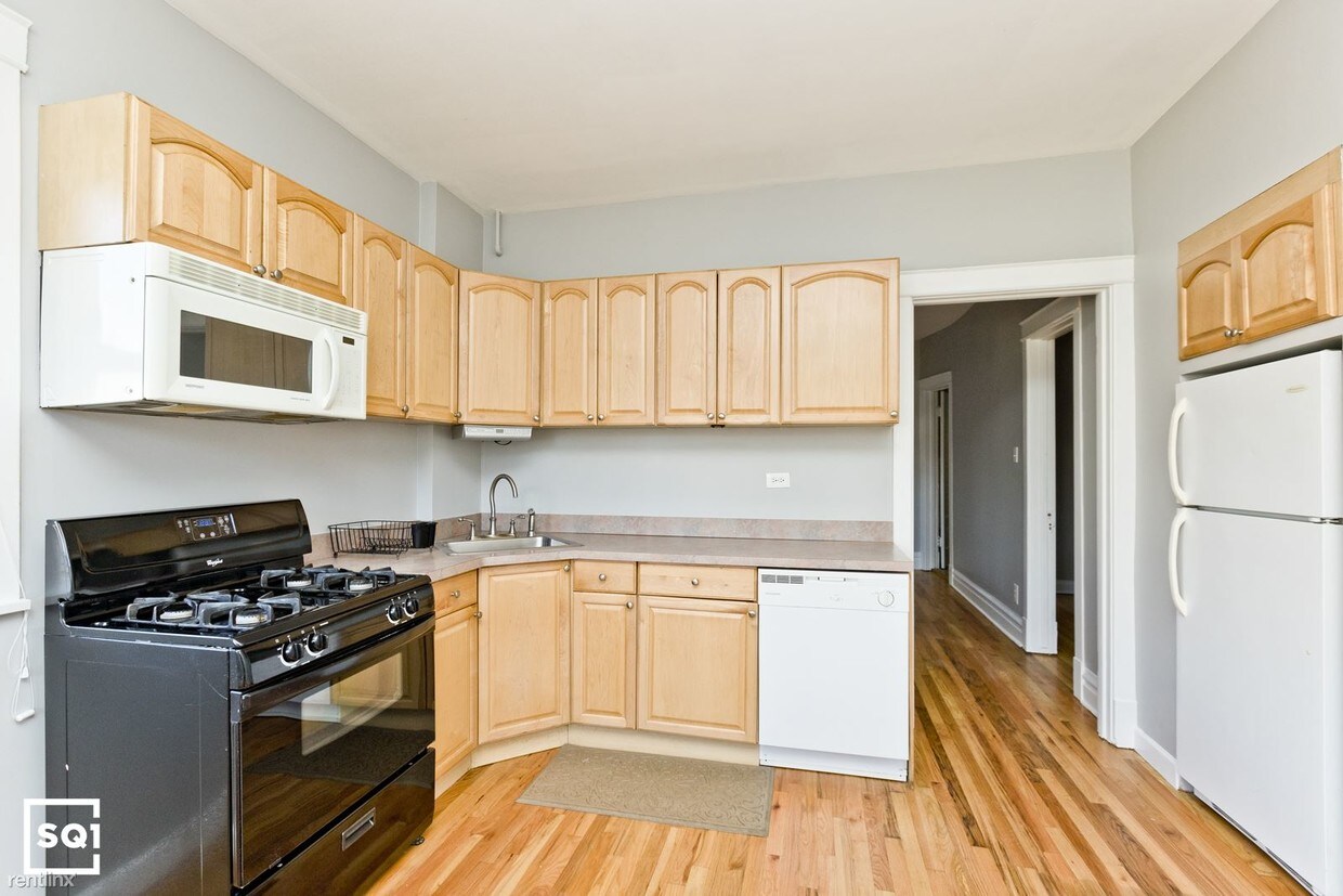 Primary Photo - 2426 N Maplewood Ave