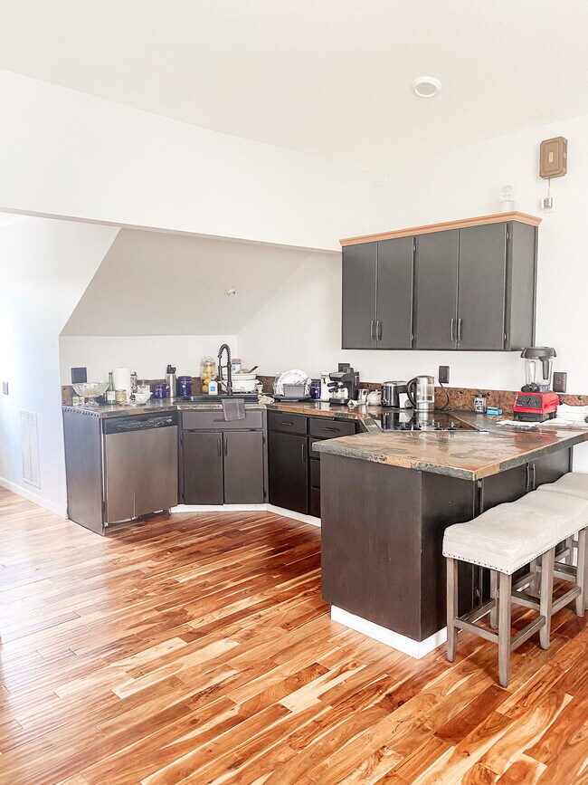 Building Photo - 12915 NE 93rd Ave