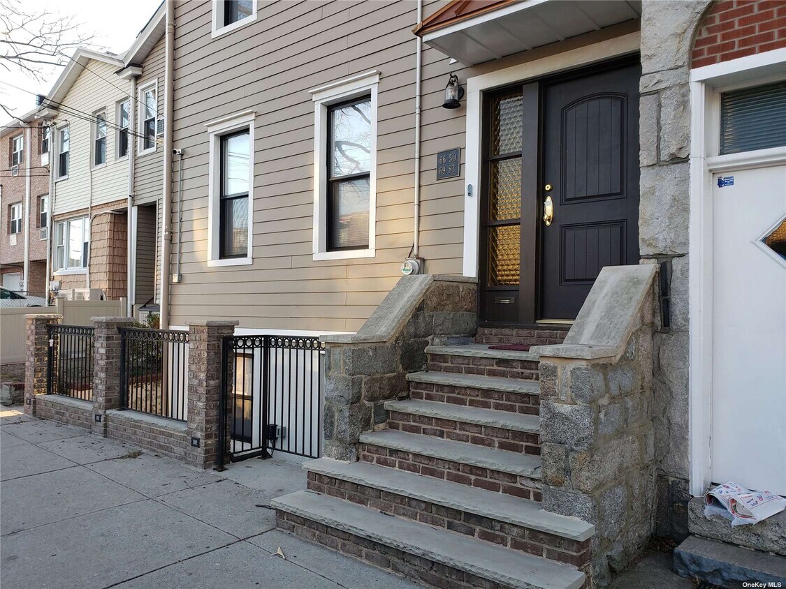 Foto principal - 66-50 69th St