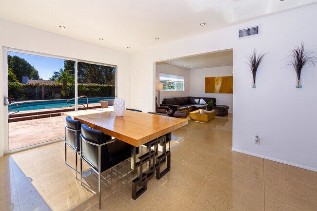 Foto del edificio - 17548 Marilla St