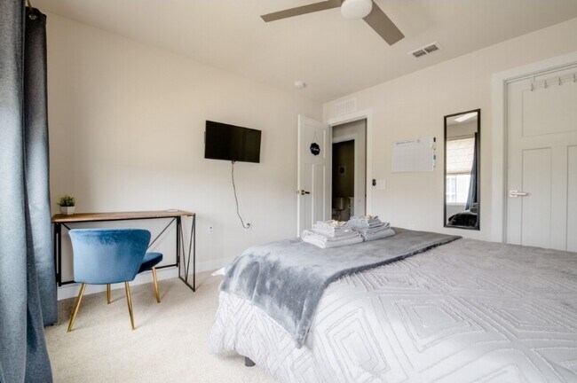 Foto del edificio - 5800 Addison Gate Dr