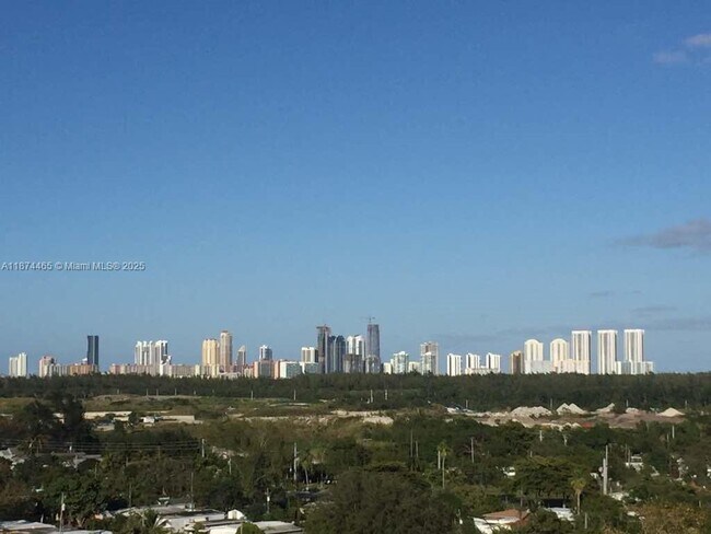 Foto del edificio - 13499 Biscayne Blvd