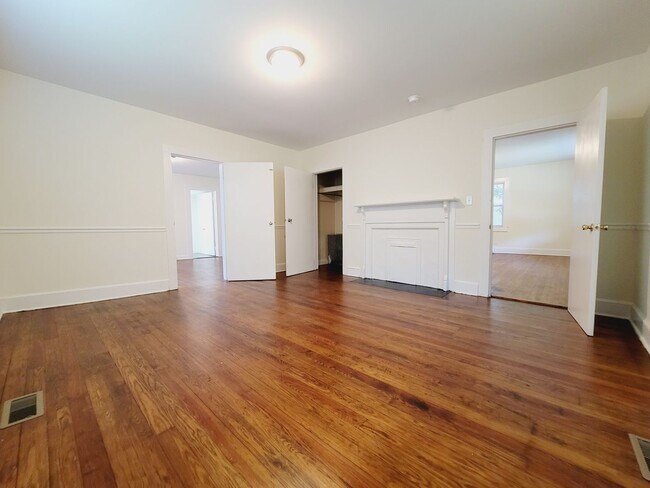 Building Photo - 104 N Ransom Street