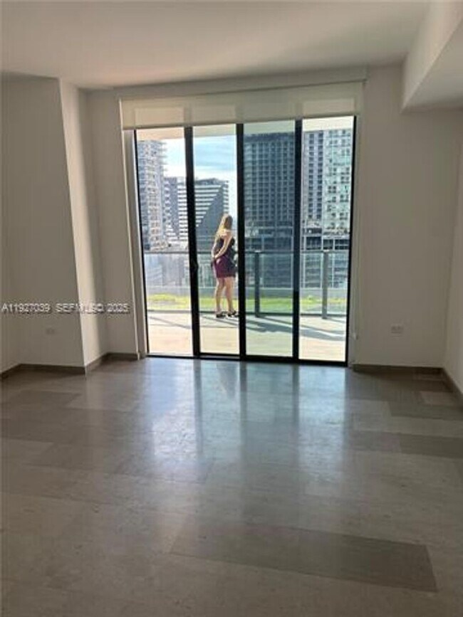 Foto del edificio - 68 SE 6th St