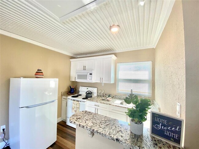 Foto del edificio - 8730 Mayflower Rd