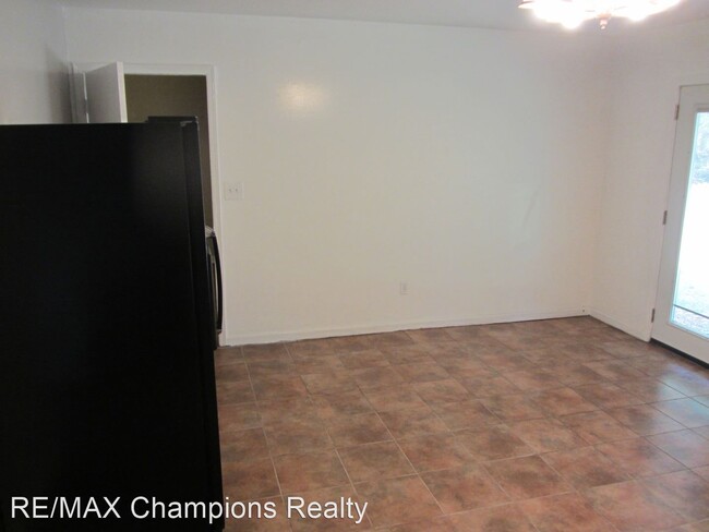 Building Photo - 3 br, 1 bath House - 3669 Surrey Ln