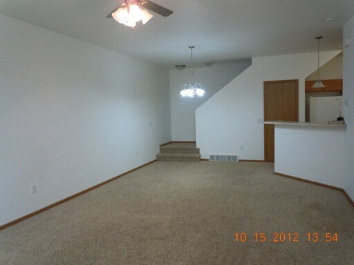 Building Photo - 2 Bedroom Condo!