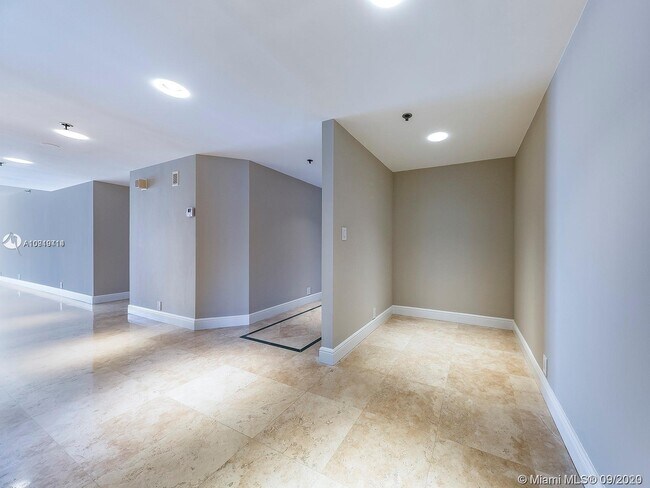 Building Photo - 201 Crandon Blvd