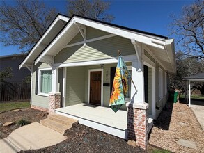 Building Photo - 402 W Third Street Unit