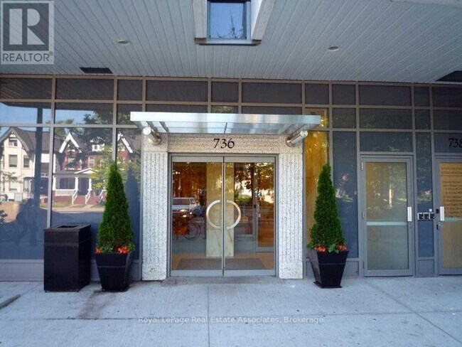Photo du bâtiment - 736 Spadina Ave.