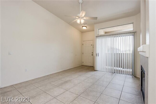 Foto del edificio - 2305 W Horizon Ridge Pkwy