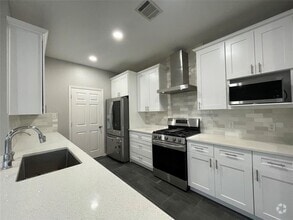Building Photo - 1613 McDowell Bend