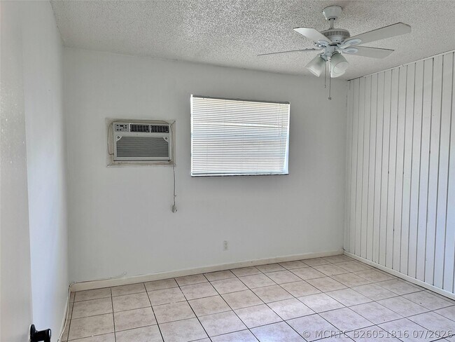 Foto del edificio - 5650 SW 26th St