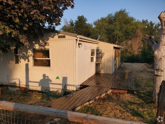 Building Photo - 336 NW Cedar Pl