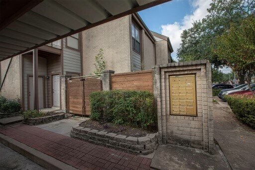 Foto del edificio - 8293 Sands Point Dr