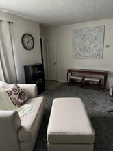 Building Photo - 406 Newtown St