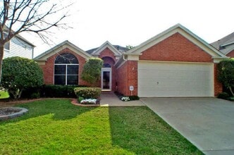 Building Photo - 906 Roaring Cyn Rd