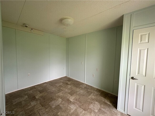 Foto del edificio - 8086 Heck Dr