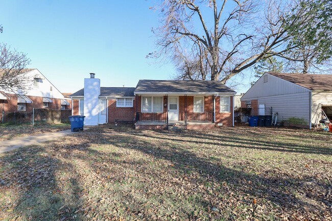 Building Photo - Cozy 2 Bedroom 1 Bathroom Home In Kendall-Whittier