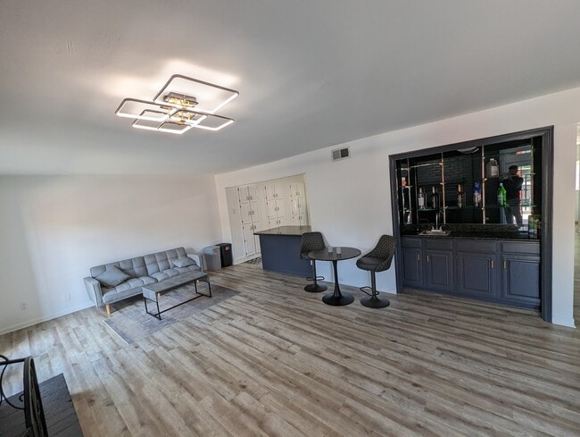 Building Photo - 9009 North Plz