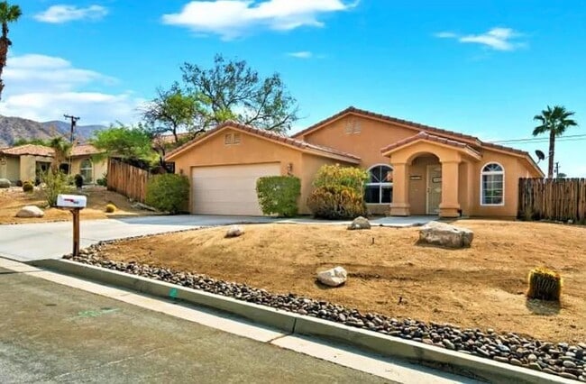 Building Photo - 9830 Valencia Dr