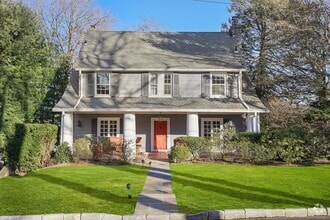 Building Photo - 90 Greenacres Ave