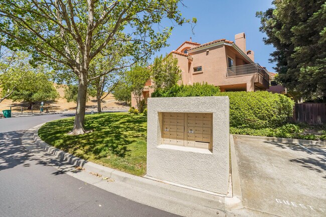 Foto del edificio - 3046 Lakemont Dr