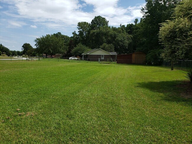 Building Photo - 5050 Queen Chapel Rd