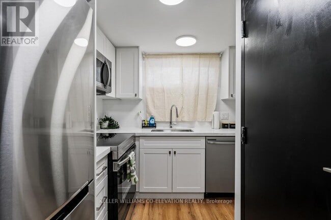 Building Photo - 610 King St E