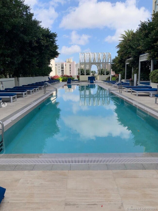 Building Photo - 250 Sunny Isles Blvd