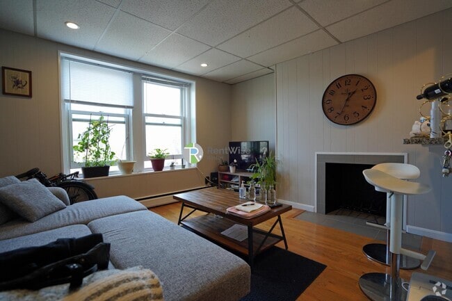 Building Photo - 1055 Beacon St