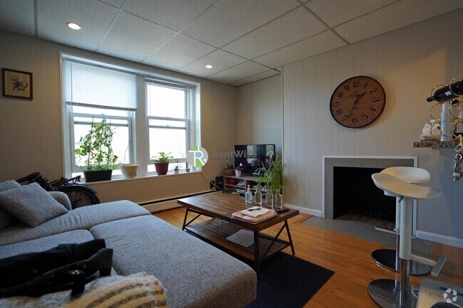 Building Photo - 1055 Beacon St