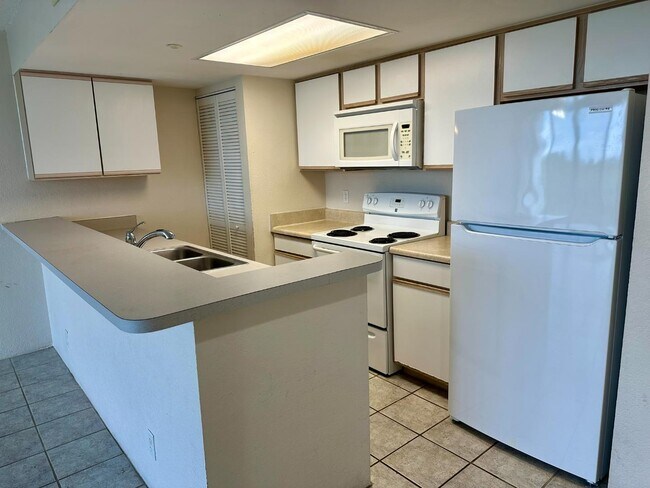 Foto del edificio - 3675 Seaside Dr