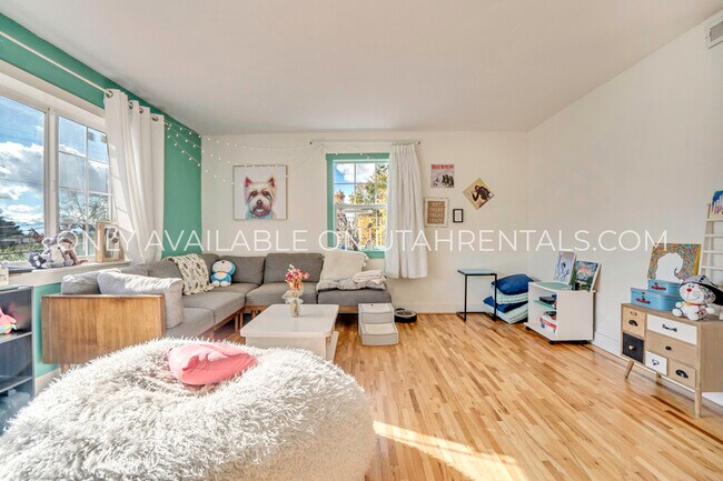 Building Photo - 320 S 800 E