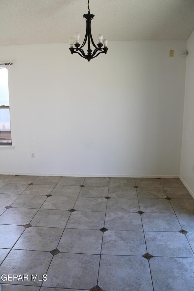 Building Photo - 13985 Sandy Rock Dr