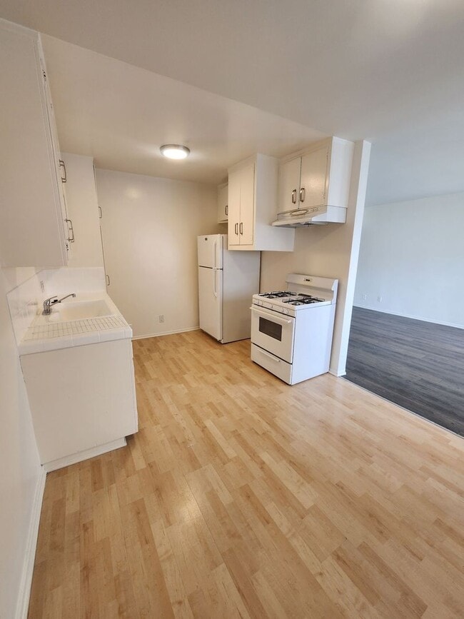 Interior Photo - 1913 11th St - TWO bedrooms AVAILABALE !