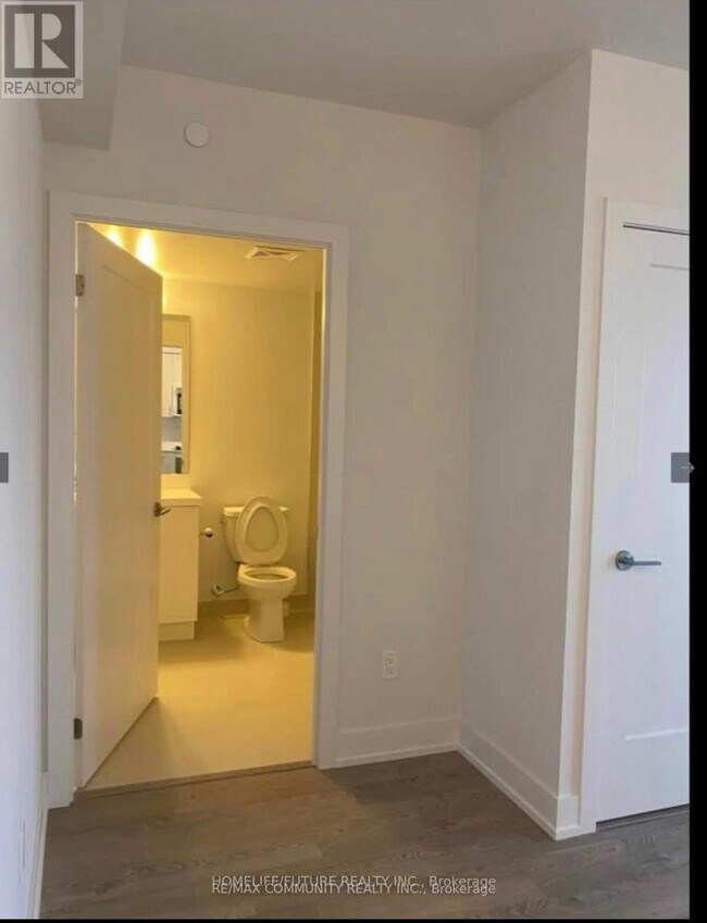 Photo du bâtiment - 2550-2550 Simcoe St N