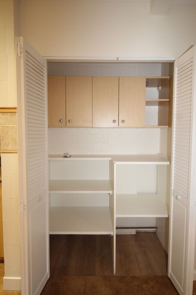 Foto del edificio - Rarely Available 3 bedroom - 2 bath - 2 parking!