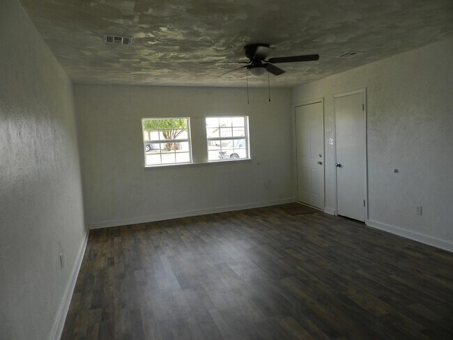 Building Photo - 701 SW 46th St