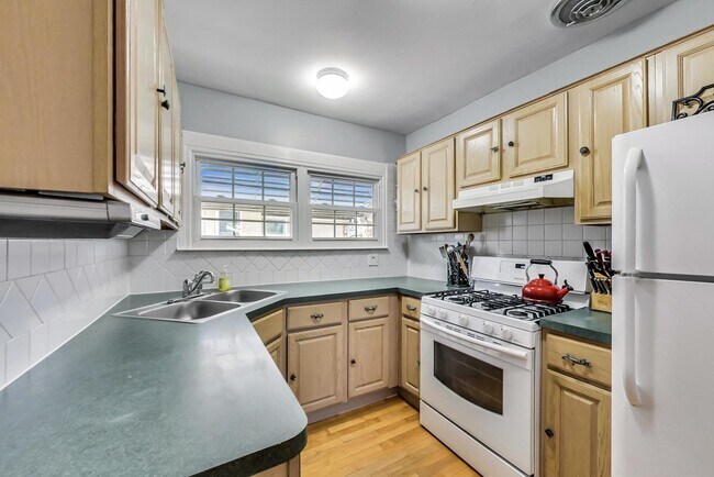 Kitchen - 26 Pine Ave