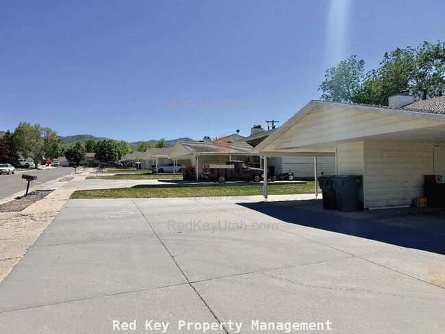 Building Photo - Noble Rd. Duplex