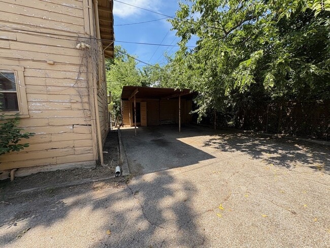 Building Photo - Studio Apartment with 1 Bathroom in Histor...