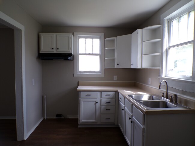 Building Photo - 407 S Park Rd SW