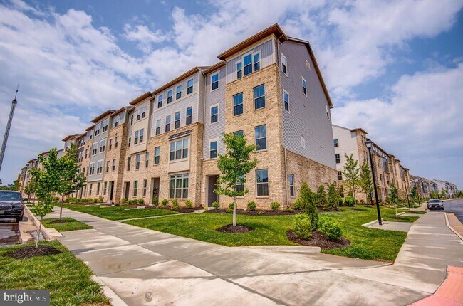Foto del edificio - 24276 Thurso Sq