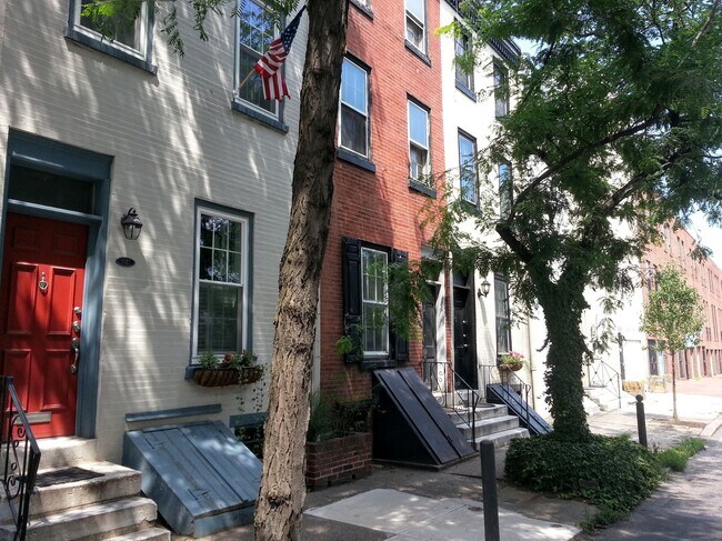 Building Photo - 1023 Lombard St
