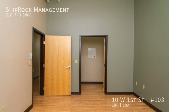 Building Photo - 10 W 1st St