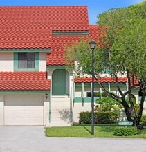 Building Photo - 23 Lexington Ln W Building Photo - 23 Lexington Ln W