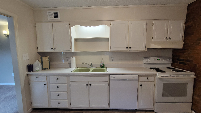 Building Photo - 362 S Cherry St