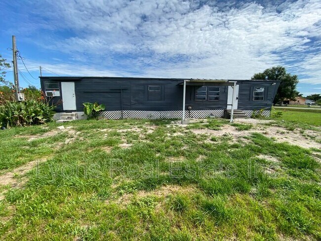 Foto del edificio - 8086 Heck Dr