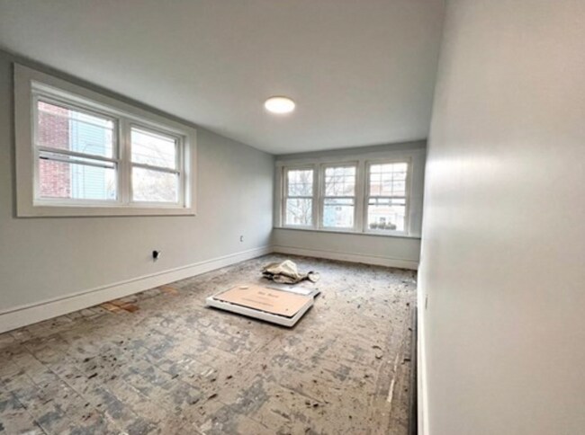 Building Photo - 171 Forest St